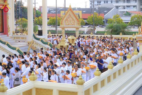 ภาพ No.278565:วันอาทิตย์ที่ 14 ธันวาคม พ.ศ.2568  พิธีเวียนประทักษิณ พิธีวันทาสีมาพระประธาน โครงการบวชบูชาธรรมมหาปูชนียาจารย์ ของศูนย์ปฏิบัติธรรมบุรีรัมย์ ณ วัดกลาง พระอารามหลวง จังหวัดบุรีรัมย์