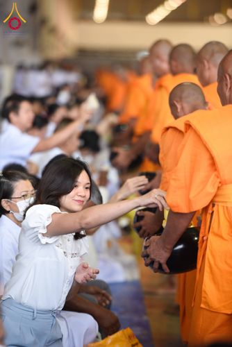 ภาพ No.308256:วันที่ 1  กุมภาพันธ์ พ.ศ. 2569 พิธีตักบาตรข้าวสารอาหารแห้ง ณ บ้านแก้วเรือนทองคุณยาย สภาธรรมกายสากล วัดพระธรรมกาย