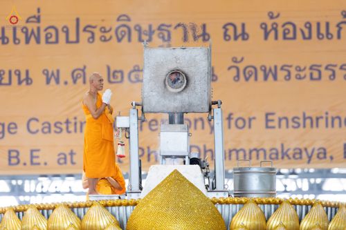 ภาพ No.81641:พิธีหล่อพระประธานเพื่อประดิษฐาน ณ ห้องแก้วสารพัดนึก 2 เนื่องในวันวิสาขบูชา วันเสาร์ที่ 3 มิถุนายน 2566 ณ วัดพระธรรมกาย จ.ปทุมธานี