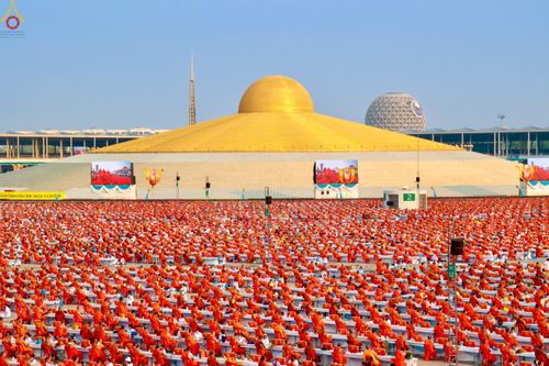 ภาพ No.324070:วันที่ 22 เมษายน พ.ศ.2569 (วันคุ้มครองโลก) พิธีถวายมหาสังฆทาน 40,000 กว่าวัดทั่วประเทศ ณ ลานธรรม พระมหาธรรมกายเจดีย์ วัดพระธรรมกาย