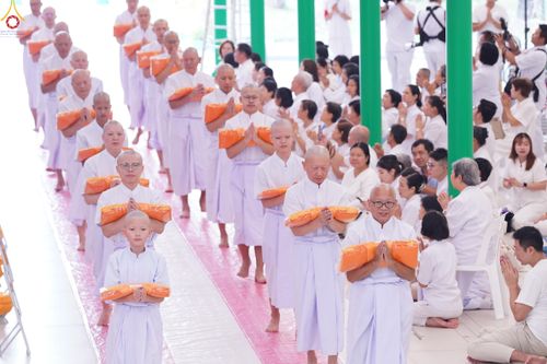 ภาพ No.338800:วันที่ 11 กรกฎาคม พศ.2569 พิธีบรรพชาอุปสมบท โครงการอุปสมบทหมู่ธรรมทายาทนานาชาติ  IDOP รุ่นที่ 21 (ภาษาจีน)  จากประเทศจีน มาเลเซีย สิงคโปร์ และไต้หวัน , โครงการบรรพชาสามเณรโรงเรียนนานาชาติ รุ่นที่ 15