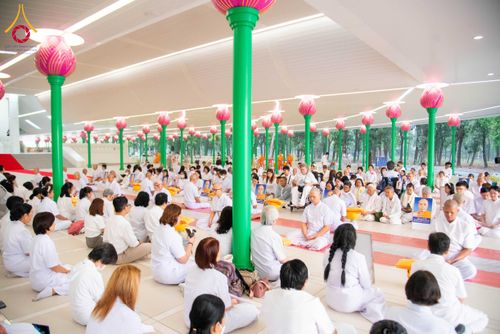 ภาพ No.298161:วันเสาร์ที่ 17 มกราคม พ.ศ. 2569 พิธีบรรพชาอุปสมบท โครงการอุปสมบทหมู่ บูชาธรรมครบ 117 ปี คุณยายอาจารย์มหารัตนอุบาสิกาจันทร์ ขนนกยูง  ณ อุโบสถพระไตรปิฎก วัดพระธรรมกาย