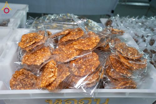 ภาพ No.299284:วันที่ 21 มกราคม พ.ศ. 2569 พิธีถวายภัตตาหารเป็นสังฆทาน แด่พระธรรมยาตรา ณ อนุสรณ์สถานบางปลา วัดบางปลา อำเภอบางเลน จังหวัดนครปฐม ในโครงการธรรมยาตรา กตัญญูบูชา มหาปูชนียาจารย์ พระมงคลเทพมุนี(สด จนฺทสโร) พระผู้ปราบมาร อนุสรณ์สถาน 7 แห่ง ปีที่ 14