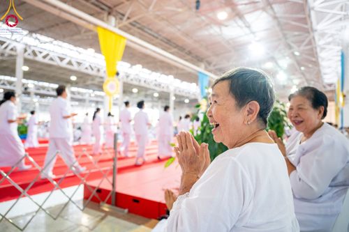 ภาพ No.90035:พิธีปฎิบัติธรรมและพิธีทอดผ้าป่าสมทบกฐินครั้งที่ 3 เนื่องใน 139 ปี วันคล้ายวันเกิดด้วยรูปกายเนื้อ พระมงคลเทพมุนี (สด จนฺทสโร) พระผู้ปราบมาร วันอังคารที่ 10 ตุลาคม พ.ศ. 2566 ณ วัดพระธรรมกาย จ.ปทุมธานี