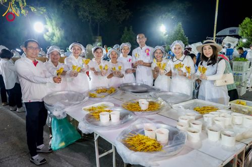 ภาพ No.287993:วันที่ 4 มกราคม พ.ศ. 2569 พิธีถวายภัตตาหารเป็นสังฆทาน แด่พระธรรมยาตรา ในโครงการธรรมยาตรา กตัญญูบูชา มหาปูชนียาจารย์ พระมงคลเทพมุนี(สด จนฺทสโร) พระผู้ปราบมาร อนุสรณ์สถาน 7 แห่ง ปีที่ 14 ณ อนุสรณ์สถานมหาวิหารพระมงคลเทพมุนี (โลตัสแลนด์) อ.สองพี่น้อง จ.สุพรร