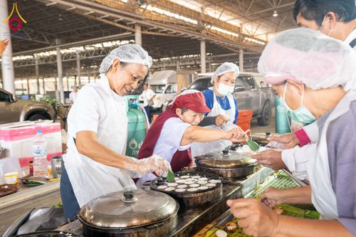 ภาพ No.303802:วันที่ 28 มกราคม พ.ศ. 2569 พิธีถวายภัตตาหารเป็นสังฆทาน แด่พระธรรมยาตรา ณ วัดพระธรรมกาย  จังหวัดปทุมธานี ในโครงการธรรมยาตรา กตัญญูบูชา มหาปูชนียาจารย์ พระมงคลเทพมุนี(สด จนฺทสโร) พระผู้ปราบมาร อนุสรณ์สถาน 7 แห่ง ปีที่ 14