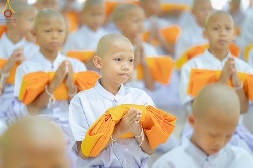 ภาพ No.135121: พิธีบรรพชาสามเณร  พิธีตักบาตรฉลองสามเณรใหม่ วันที่ 1 เมษายน พ.ศ.2567 ในโครงการบรรพชาสามเณรฟื้นฟูพระพุทธศาสนาทั่วไทย ณ ศูนย์ปฏิบัติธรรมแก้วเมืองเลย