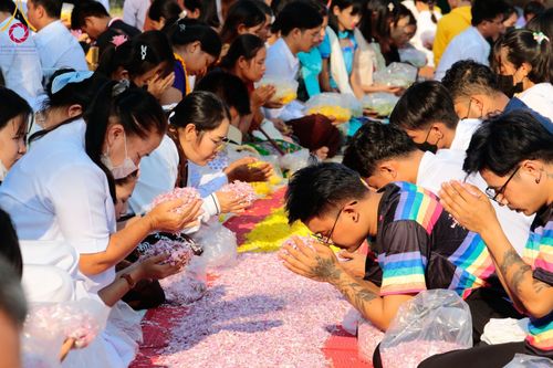 ภาพ No.107932:พิธีต้อนรับพระธรรมยาตรา ในโครงการธรรมยาตรากตัญญูบูชา มหาปูชนียาจารย์ พระมงคลเทพมุนี(สด จนฺทสโร) พระผู้ปราบมาร อนุสรณ์สถาน 7 แห่ง ปีที่ 12 วันที่ 7 มกราคม พ.ศ. 2567 ณ อนุสรณ์สถานคลองบางนางแท่น  อ.สามพราน จ.นครปฐม