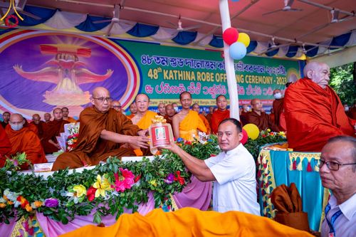 ภาพ No.98679:พิธีทอดกฐินสมทบวัดกัลยาณมิตรต่างประเทศ ณ วัดราชบัณนะวิหาร เมืองรังกามาติ ประเทศบังกลาเทศ วันศุกร์ที่ 24 พฤศจิกายน พ.ศ. 2566