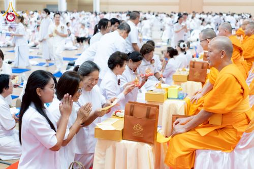 ภาพ No.272942:วันอาทิตย์ที่ 23 พฤศจิกายน พ.ศ.2568 พิธีมุทิตาสักการะ พระมหาเถระและพระเถระ ประจำปีพุทธศักราช 2568 ณ ห้องแก้วสารพัดนึก 2 สภาธรรมกายสากล  วัดพระธรรมกาย