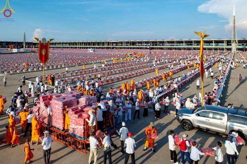 ภาพ No.219145:วันที่ 19-21 เมษายน พ.ศ. 2568 การเตรียมงานในลานธรรม , วิหารคด เพื่องานวันคุ้มครองโลก 22 เมษายน พ.ศ. 2568