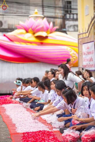 ภาพ No.128268:พิธีอัญเชิญพระบรมสารีริกธาตุ " ใจกลางเมืองนครหาดใหญ่ " เพื่อประดิษฐาน ณ มหารัตนเจดีย์สิริปทุมสวรรค์ (เจดีย์อริยพุทธะ 5 พระองค์) ศูนย์ปฏิบัติธรรมภาคใต้ อ.บางกล่ำ จ.สงขลา  วันที่ 9 มีนาคม พ.ศ.2567 (ชุดที่ 1)