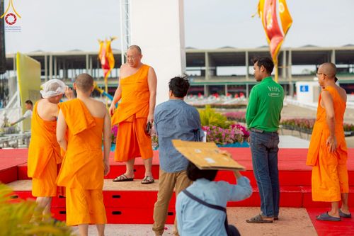 ภาพ No.218693:วันพฤหัสบดีที่ 17 เมษายน พ.ศ. 2568 การเตรียมงานในลานธรรม , สภาธรรมกายสากล , วิหารคด  เพื่องานวันคุ้มครองโลก 22 เมษายน พ.ศ. 2568