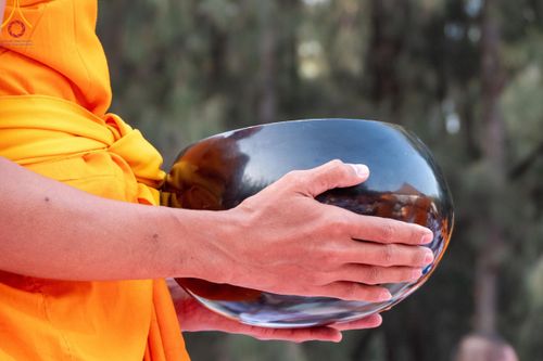 ภาพ No.107447:พิธีตักบาตรพระธรรมยาตราฯ ในโครงการธรรมยาตรากตัญญูบูชา มหาปูชนียาจารย์ พระมงคลเทพมุนี(สด จนฺทสโร) พระผู้ปราบมาร ปีที่ 12 ณ อนุสรณ์สถานมหาวิหารพระมงคลเทพมุนี อ.สองพี่น้อง จ.สุพรรณบุรี วันที่ 7 มกราคม พ.ศ. 2567