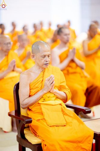 ภาพ No.233839:วันเสาร์ที่ 19 กรกฎาคม พ.ศ.2568 วันมหารำลึก ครั้งที่ 35 พิธีรำลึกถึงนักสร้างบารมี , พิธีสวดพระพุทธมนต์ , พิธีทอดผ้าบังสกุลและถวายไทยธรรม วัดพระธรรมกาย