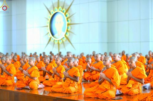 ภาพ No.162203:พิธีถวายภัตตาหารเมนูสวรรค์ เนื่องในวันออกพรรษา (ขึ้น 15 ค่ำ เดือน 11) วันพฤหัสบดีที่ 17 ตุลาคม พ.ศ. 2567 ณ หอฉันคุณยายอาจารย์ฯ วัดพระธรรมกาย