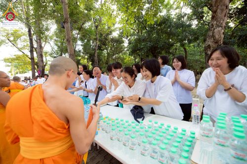 ภาพ No.233216:วันที่ 11 กรกฏาคม พ.ศ. 2568 พิธีอธิษฐานพรรษา ของคณะสงฆ์ ณ โบสถ์พระไตรปิฎก วัดพระธรรมกาย ต.คลองสาม อ.คลองหลวง จ.ปทุมธานี