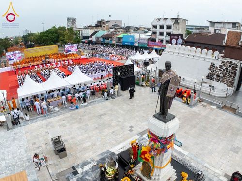 ภาพ No.210348:วันอาทิตย์ที่ 9 มีนาคม พ.ศ. 2568 พ่อเมืองโคราชจัดตักบาตรพระหมื่น ทำบุญเมือง 557 ปี