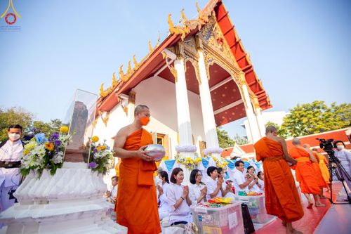 ภาพ No.116111:พิธีตักบาตรพระธรรมยาตรา ณ อนุสรณ์สถานลำดับที่ 4 สถานที่เกิดด้วยกายธรรม วัดโบสถ์(บน) จ.นนทบุรี วันที่ 21 มกราคม พ.ศ. 2567
