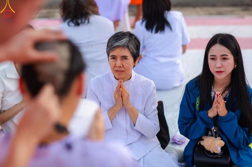 ภาพ No.180067:พิธีปลงผมนาคธรรมทายาท ในโครงการอุปสมบทหมู่ บูชาธรรมมหาปูชนียาจารย์ (ศูนย์อบรมวัดพระธรรมกาย) วันที่ 1 ธันวาคม พ.ศ. 2567 ณ ลานธรรมหารัตนวิหารคด วัดพระธรรมกาย จ.ปทุมธานี