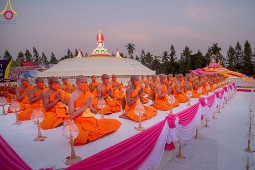ภาพ No.109645:พิธีจุดประทีปถวายเป็นพุทธบูชา และบูชาธรรมมหาปูชนียาจารย์ วันที่ 10 มกราคม พ.ศ. 2567 ณ อนุสรณ์สถานคลองบางนางแท่น อ.สามพราน จ.นครปฐม