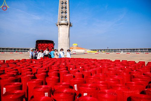 ภาพ No.208153:V.55 สารพัดV สารพัดดี ที่วัดพระธรรมกาย ในโครงการธรรมยาตรา กตัญญูบูชา มหาปูชนียาจารย์ พระมงคลเทพมุนี (สด จนฺทสโร) พระผู้ปราบมาร อนุสรณ์สถาน 7 แห่ง ปีที่ 13 ระหว่างวันที่ 2-31 มกราคม พ.ศ. 2568