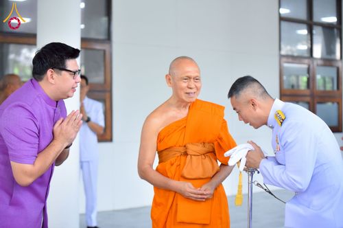 ภาพ No.227154:วันอังคารที่ 3 มิถุนายน พ.ศ. 2568 นายอำเภอคลองหลวง นำพสกนิกรรวมใจภักดิ์ สมเด็จพระนางเจ้าฯ พระบรมราชินี เนื่องในโอกาสวันเฉลิมพระชนมพรรษา ณ อาคารปลูกศรัทธา 2 วัดพระธรรมกาย อ.คลองหลวง จ.ปทุมธานี