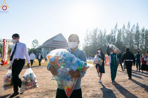 ภาพ No.103912:พิธีตักบาตรพระ 1,000 รูป ครั้งที่ 7 ถวายเป็นพุทธบูชา เพื่อช่วยเหลือคณะสงฆ์ 323 วัด 4 จังหวัดชายแดนภาคใต้ และถวายแด่คณะสงฆ์จังหวัดพิษณุโลก ณ ลานธรรมธุดงคสถานพิษณุโลก อ.วังทอง จ.พิษณุโลก วันที่ 24 ธันวาคม พ.ศ. 2566