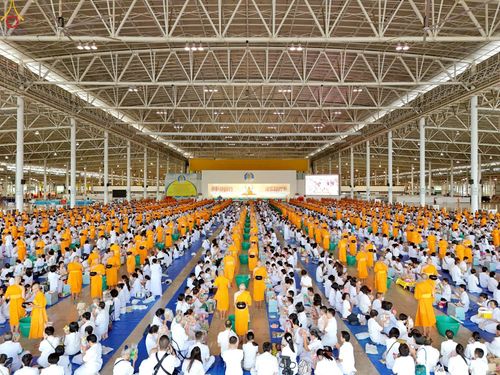 ภาพ No.240469:วันพุธที่ 27 สิงหาคม พ.ศ. 2568 พิธีตักบาตร ในวันธรรมชัย ณ วัดพระธรรมกาย จ.ปทุมธานี