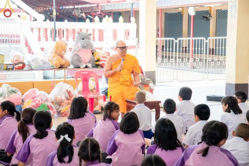 ภาพ No.192345:พิธีทอดผ้าป่าทำนุบำรุงศาสนสถาน ณ วัดเทพพล แขวงบางพรม เขตตลิ่งชัน กรุงเทพมหานคร ในโครงการธรรมยาตรา กตัญญูบูชา มหาปูชนียาจารย์ พระมงคลเทพมุนี(สด จนฺทสโร) พระผู้ปราบมาร อนุสรณ์สถาน 7 แห่ง ปีที่ 13 วันที่ 9 มกราคม พ.ศ. 2568