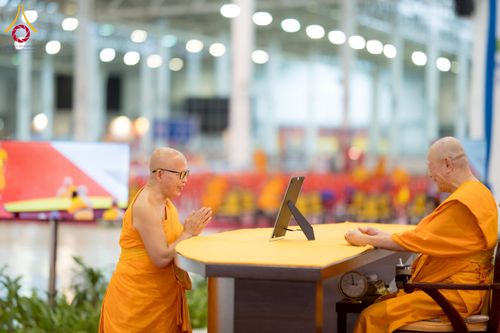 ภาพ No.237511:วันอาทิตย์ที่ 10 สิงหาคม พ.ศ.2568 พิธีมอบใบประกาศเกียรติคุณ โครงการสอบบาลี "ฉลองแชมป์" บูชาธรรม 80 ปี หลวงพ่อธัมมชโย ประจำปี 2568 และ พิธีมอบดวงแก้วสามเณรทรงบาลีไวยากรณ์ ณ สภาธรรมกายสากล วัดพระธรรมกาย ปทุมธานี