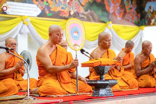 ภาพ No.162800:โครงการกฐินสามัคคีทั่วไทย 30,000 วัด บูชาธรรม 80 ปี หลวงพ่อธัมมชโย โดย คณะศิษยานุศิษย์วัดพระธรรมกาย ณ วัดโบสถ์บน จ.นนทบุรี วันที่ 19 ตุลาคม พ.ศ. 2567