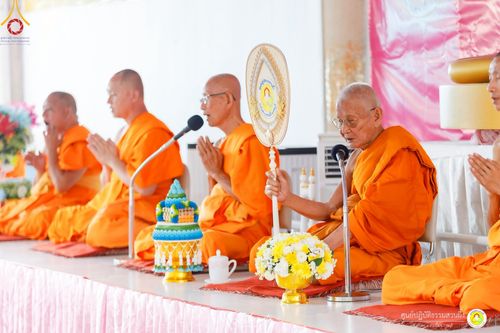 ภาพ No.216024:วันพฤหัสบดีที่ 3 เมษายน พ.ศ. 2568 พิธีบรรพชาสามเณร ภาคฤดูร้อน รุ่นที่ 15  บูชาธรรมหลวงพ่อธัมมชโย 81 ปี 81 รูป ณ ศูนย์ปฏิบัติธรรมสวนผึ้ง จ.ราชบุรี