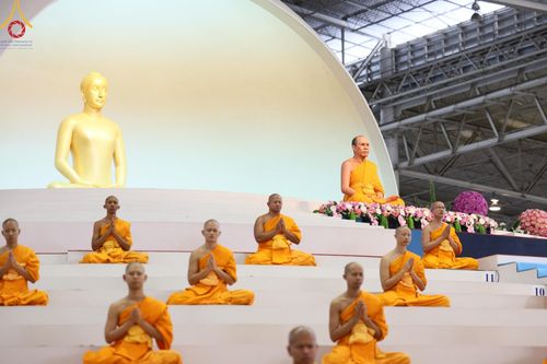 ภาพ No.151234:พิธีบูชาข้าวพระ ในวันอาทิตย์ต้นเดือน วันที่ 1 กันยายน พ.ศ. 2567 ณ สภาธรรมกายสากล วัดพระธรรมกาย