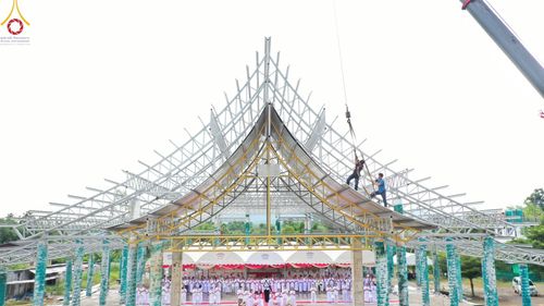 ภาพ No.158183:พิธีทอดผ้าป่า ติดตั้งแผ่นสิริฉะทะนะรัสมี(หลังคา) อาคาร 80 ปี หลวงพ่อธัมมชโย วันอาทิตย์ที่ 22 กันยายน พ.ศ. 2567 ณ ศูนย์ปฏิบัติธรรมวิหารแดง อ.วิหารแดง จ.สระบุรี