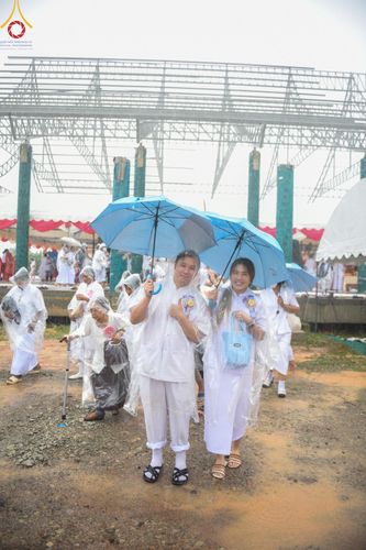 ภาพ No.146633:พิธีทอดผ้าป่าสร้างหลังคาอาคาร 80 ปี หลวงพ่อธัมมชโย ณ ศูนย์ปฎิบัติธรรมวิหารแดง จังหวัดสระบุรี วันอาทิตย์ที่ 28 กรกฎาคม พ.ศ. 2567