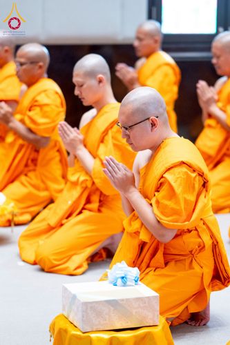 ภาพ No.256259:วันที่ 4 ตุลาคม พ.ศ. 2568 พิธีบรรพชาอุปสมบท  โครงการอุปสมบทหมู่บูชาธรรม 141 ปี  พระมงคลเทพมุนี (สด จนฺทสโร) ณ โบสถ์พระไตรปิฏก วัดพระธรรมกาย จ.ปทุมธานี