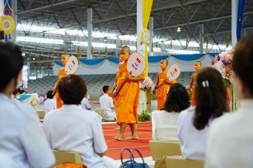 ภาพ No.85434:พิธีถวายมหาสังฆทานคณะสงฆ์ 2000 กว่าวัดทั่วประเทศปีที่ 23, พิธีถวายไทยธรรมคณะสงฆ์ 323 วัด 4 จังหวัดชายแดนภาคใต้, พิธีมอบปัจจัยช่วยเหลือครู 4 จังหวัดชายแดนภาคใต้ ณ สภาธรรมกายสากล วัดพระธรรมกาย ในวันสมาธิโลก อาทิตย์ที่ 6 สิงหาคม พ.ศ. 2566