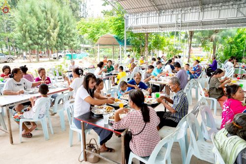 ภาพ No.235469:วันที่ 30-31 กรกฎาคม พ.ศ. 2568 วัดพระธรรมกาย มูลนิธิธรรมกาย ร่วมกับศูนย์ส่งเสริมศีลธรรมจังหวัดสุรินทร์ เปิดศูนย์พักพิงชั่วคราวเพื่อช่วยเหลือประชาชน ผู้อพยพจากเหตุปะทะกันตามแนวชายแดน ไทย-กัมพูชา ตั้งแต่วันที่ 24 กรกฎาคม พ.ศ.2568 เป็นต้นไป