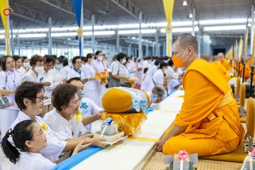 ภาพ No.88210:พิธีมุทิตาสักการะ เปรียญธรรม 9,6,3 และบาลีศึกษา 6,3  พิธีมอบดวงแก้วสามเณรทรงบาลีไวยากรณ์ วันอาทิตย์ 17 กันยายน พ.ศ. 2566 ณ สภาธรรมกายสากล วัดพระธรรมกาย