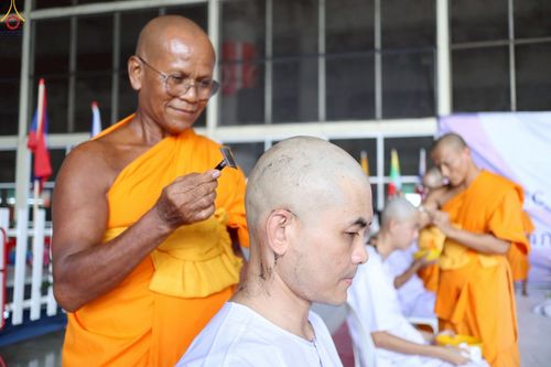 ภาพ No.230849:วันที่ 28 มิถุนายน พ.ศ. 2568 พิธีตัดปอยผมและปลงผม โครงการบวชพระนานาชาติ AEC & WAB รุ่นที่ 9 ณ วิหารคด 2 วัดพระธรรมกาย
