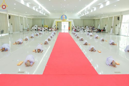 ภาพ No.216258:วันเสาร์ที่ 5 เมษายน พ.ศ. 2568 พิธีตัดปอยผม พิธีขอขมาผู้ปกครอง พิธีขอขมามอบผ้าไตร พิธีบรรพชา พิธีถวายบาตรสามเณร ณ ศูนย์ปฏิบัติธรรมและศูนย์อบรมเยาวชนเพชรบุรี ต.ท่าแลง อ.ท่ายาง จ.เพชรบุรี