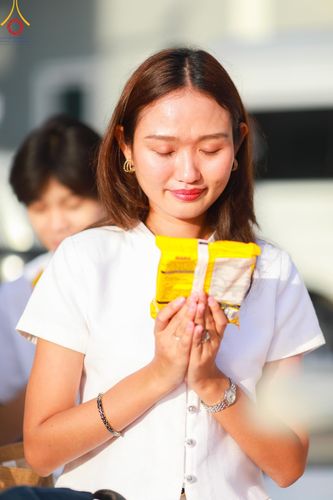 ภาพ No.150872:พิธีเจริญพระพุทธมนต์ และทำบุญตักบาตรแด่คณะสงฆ์ จำนวน 121 รูป เนื่องในโอกาสฉลองครบรอบ 120 ปี อำเภอคลองหลวง จังหวัดปทุมธานี เพื่อถวายเป็นพุทธบูชา ช่วยเหลือผู้ประสบความเดือดร้อนจากอุทกภัย และคณะสงฆ์ 323 วัด 4 จังหวัดชายแดนภาคใต้ วันเสาร์ที่ 31 สิงหาคม พ.ศ. 