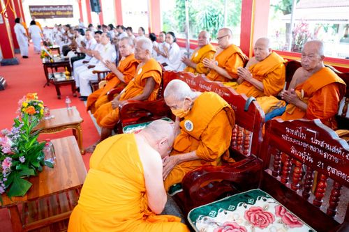 ภาพ No.234452:วันพฤหัสบดีที่ 24 กรกฎาคม พ.ศ. 2568 พิธีถวายสังฆทานแก่คณะสงฆ์ 323 วัด , พิธีมอบกองทุนหนุนแรงใจช่วยครูใต้ , พิธีทำบุญส่วนกุศลแด่ผู้วายชนม์ ในเหตุการณ์ความไม่สงบ 4 จังหวัด ชายแดนภาคใต้ (ปัตตานี , ยะลา , นราธิวาส , สงขลา) ปีที่ 21 ครั้งที่ 179 ณ วัดเวฬุวัน 