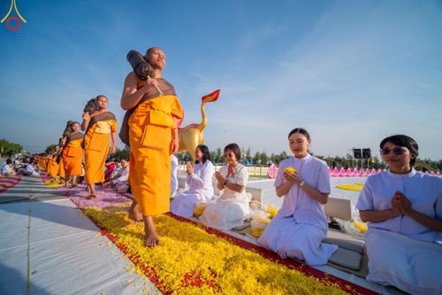 ภาพ No.198206:พิธีต้อนรับพระธรรมยาตรา ณ อนุสรณ์สถานลำดับที่ 5 สถานที่เผยแผ่วิชชาธรรมกายครั้งแรก อนุสรณ์สถานบางปลา วัดบางปลา อำเภอบางเลน จังหวัดนครปฐม ในโครงการธรรมยาตรา กตัญญูบูชา มหาปูชนียาจารย์ พระมงคลเทพมุนี(สด จนฺทสโร) พระผู้ปราบมาร ปีที่ 13 วัน 19 มกราคม พ.ศ.2568
