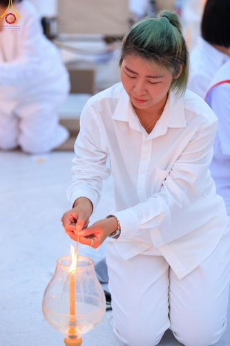 ภาพ No.118255:พิธีจุดประทีปถวายเป็นพุทธบูชา และบูชาธรรมมหาปูชนียาจารย์ พระมงคลเทพมุนี(สด จนฺทสโร) วันที่ 24 มกราคม พ.ศ. 2567 ณ อนุสรณ์สถานบางปลา อ.บางเลน จ.นครปฐม