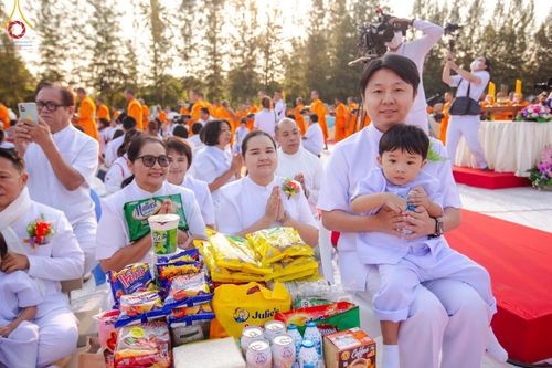 ภาพ No.193028:พิธีตักบาตรพระธรรมยาตรา ณ อนุสรณ์สถานคลองบางนางแท่น อ.สามพราน จ.นครปฐม ในโครงการธรรมยาตรา กตัญญูบูชา มหาปูชนียาจารย์ พระมงคลเทพมุนี(สด จนฺทสโร) พระผู้ปราบมาร อนุสรณ์สถาน 7 แห่ง ปีที่ 13 วันที่ 11 มกราคม พ.ศ.2568