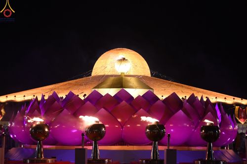 ภาพ No.160653:พิธีจุดประทีป 20,000 ดวง บูชาพระมหาธรรมกายเจดีย์ และบูชาพระมงคลเทพมุนี (สด จนฺทสโร) พระผู้ปราบมาร ณ ลานธรรม พระมหาธรรมกายเจดีย์ วัดพระธรรมกาย จ.ปทุมธานี วันที่ 10 ตุลาคม พ.ศ. 2567