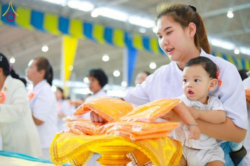 ภาพ No.215460:วันอาทิตย์ต้นเดือนที่ 6 เมษายน พ.ศ. 2568 ขบวนอัญเชิญผ้าป่าสมทบ มหาสังฆทาน 40,000 กว่าวัดทั่วประเทศ ณ สภาธรรมกายสากล วัดพระธรรมกาย