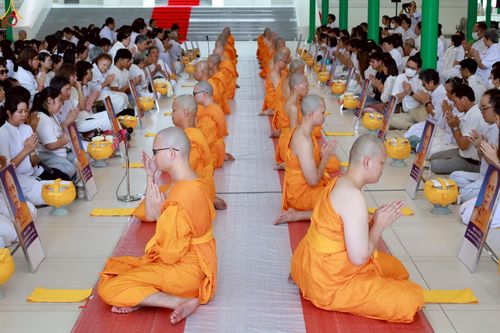 ภาพ No.229220:วันเสาร์ที่ 14 มิถุนายน พ.ศ. 2568 พิธีบรรพชา , พิธีถวายบาตร , พิธีอุปสมบท ในโครงการบรรพชาอุปสมบทหมู่ ผู้บริหารรุ่นที่ 15 และ อุดมศึกษา รุ่นที่ 52 ณ โบสถ์พระไตรปิฎก วัดพระธรรมกาย